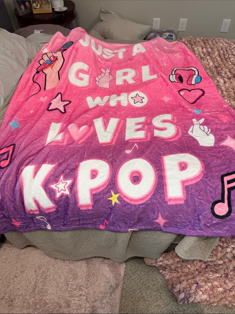 Just A Girl Who Loves K-Pop Pink & Purple Throw Blanket